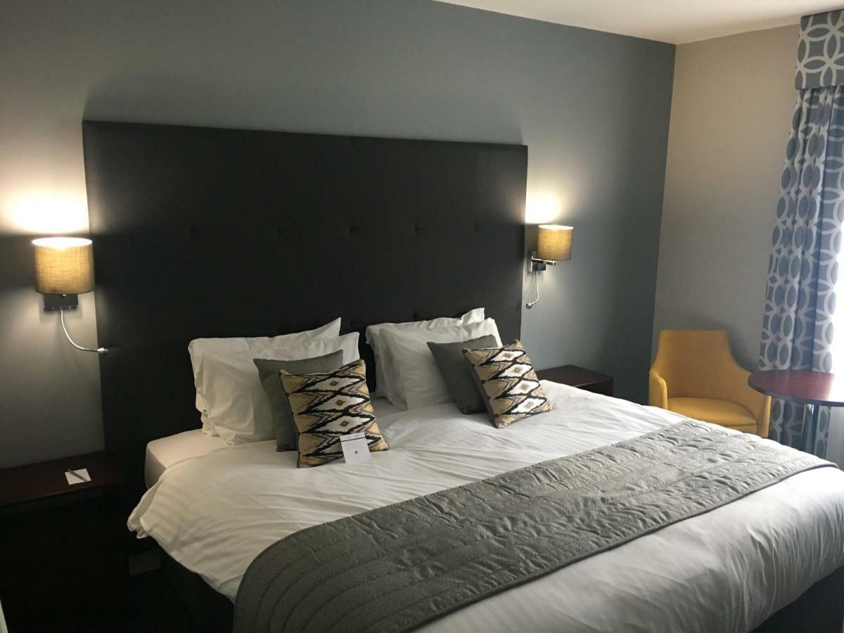Stafford South Hatherton Hotel بينكريدج المظهر الخارجي الصورة
